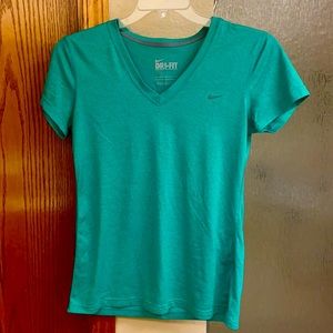 Nike women’s dry fit work out top.